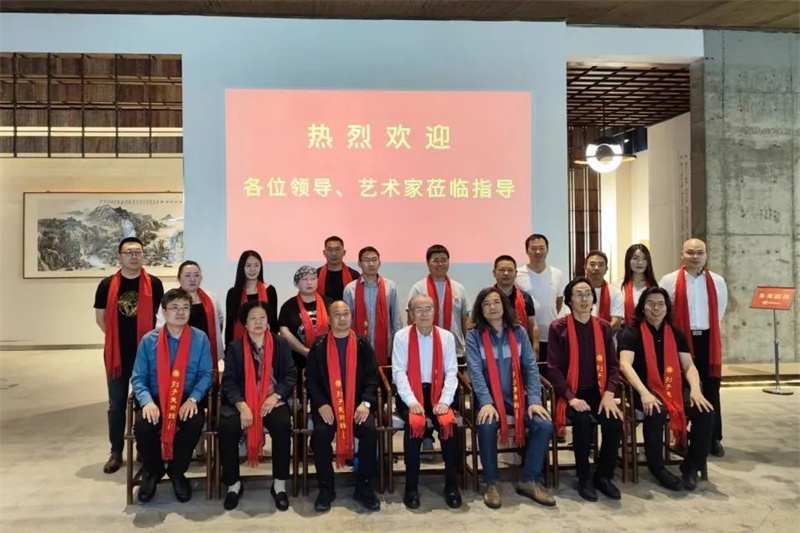 藝脈相承·跨界交融——學(xué)院理事長(zhǎng)劉仁帶隊(duì)赴鄭州列子美術(shù)館參加文化藝術(shù)交流活動(dòng)