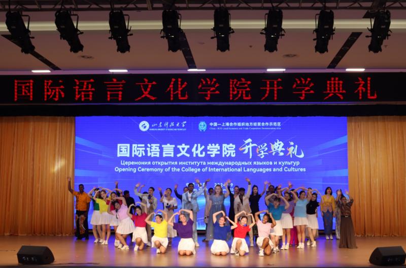 首屆國(guó)際語言文化學(xué)院開學(xué)典禮在上合組織經(jīng)貿(mào)學(xué)院舉行，多元文化交流啟幕